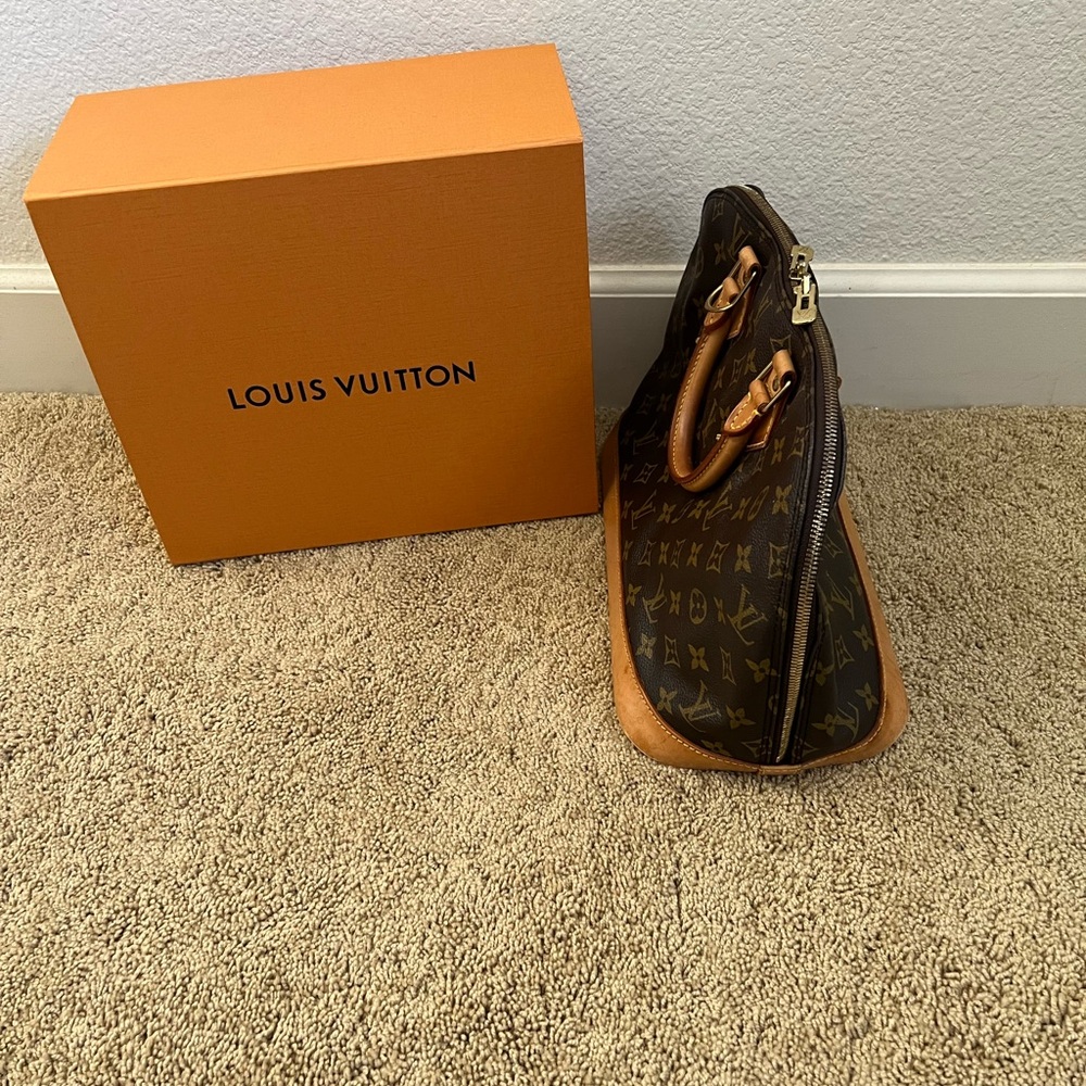 Louis Vuitton Alma PM size comes with free fashion bag charm. Box NOT included - Picture 2 of 7